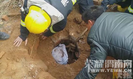 �γ�һŮ����·ʱ����׹��ݾ�  ����������Ԯ