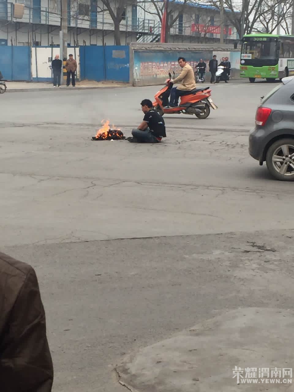 ������һ��·С��ʮ�ֿ�����һĻ��û�������ڸ��