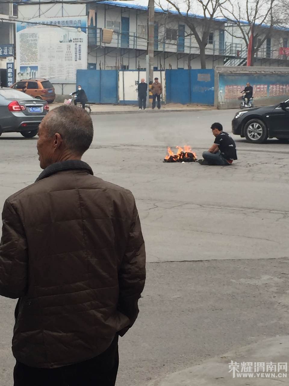 ������һ��·С��ʮ�ֿ�����һĻ��û�������ڸ��