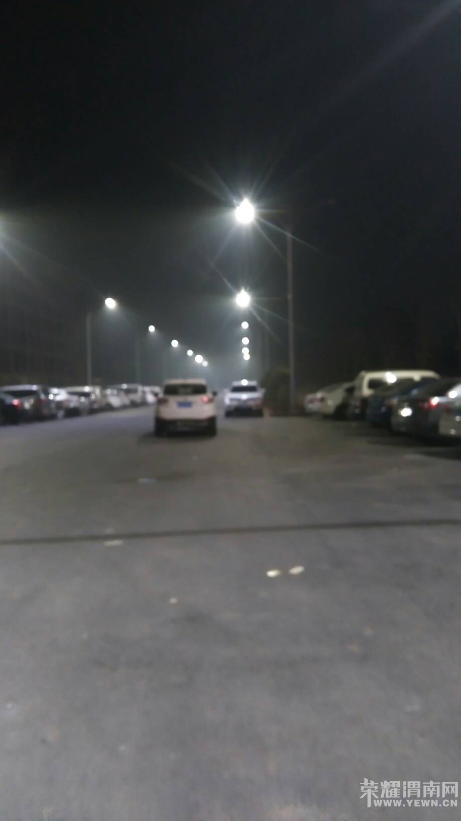 ����·����Ȫ··�������˰ѳ�ͣ��·�м䣬����׷β?