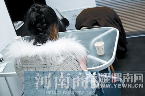 ���ش�һŮ�����ȴ���������ϯ  �����¼����