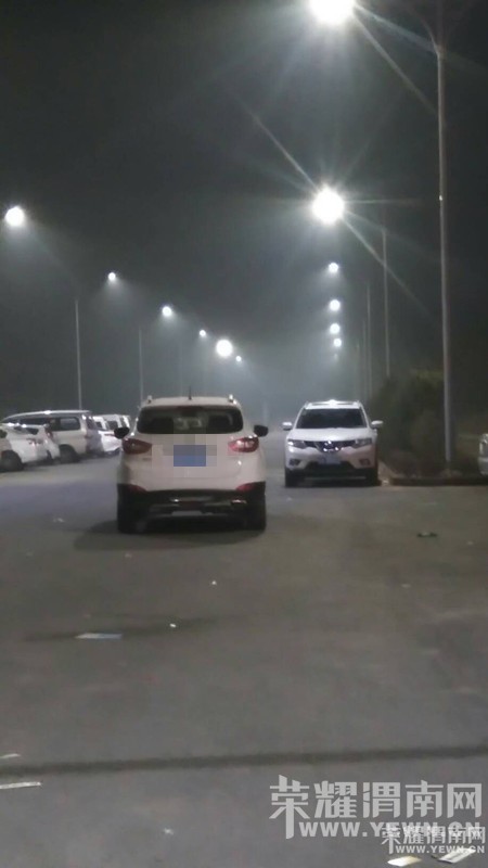 ����·����Ȫ··�������˰ѳ�ͣ��·�м䣬����׷β?