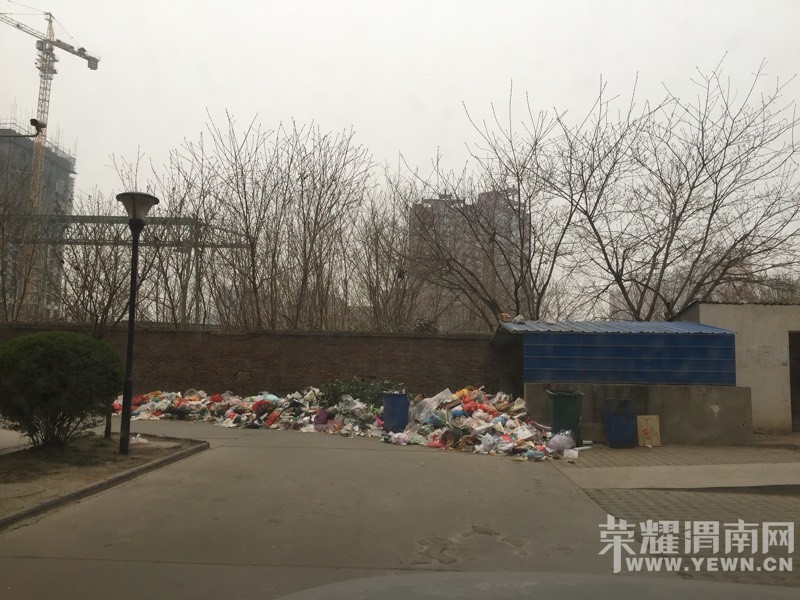 ����С���߲�ǰ���������Ѷѻ���ɽ����ҵ���Ӳ��ܣ�