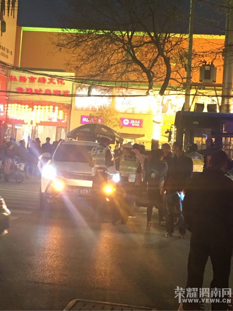 ˫Ԫ�̳���ǰ С����Ħ����ײ�������ѱ��Ȼ������ߣ�ͼ��