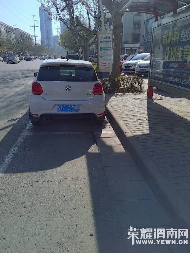 ������λ���֣�����Ϊ�Լ��ǹ������ˣ��Ķ���ͣ��