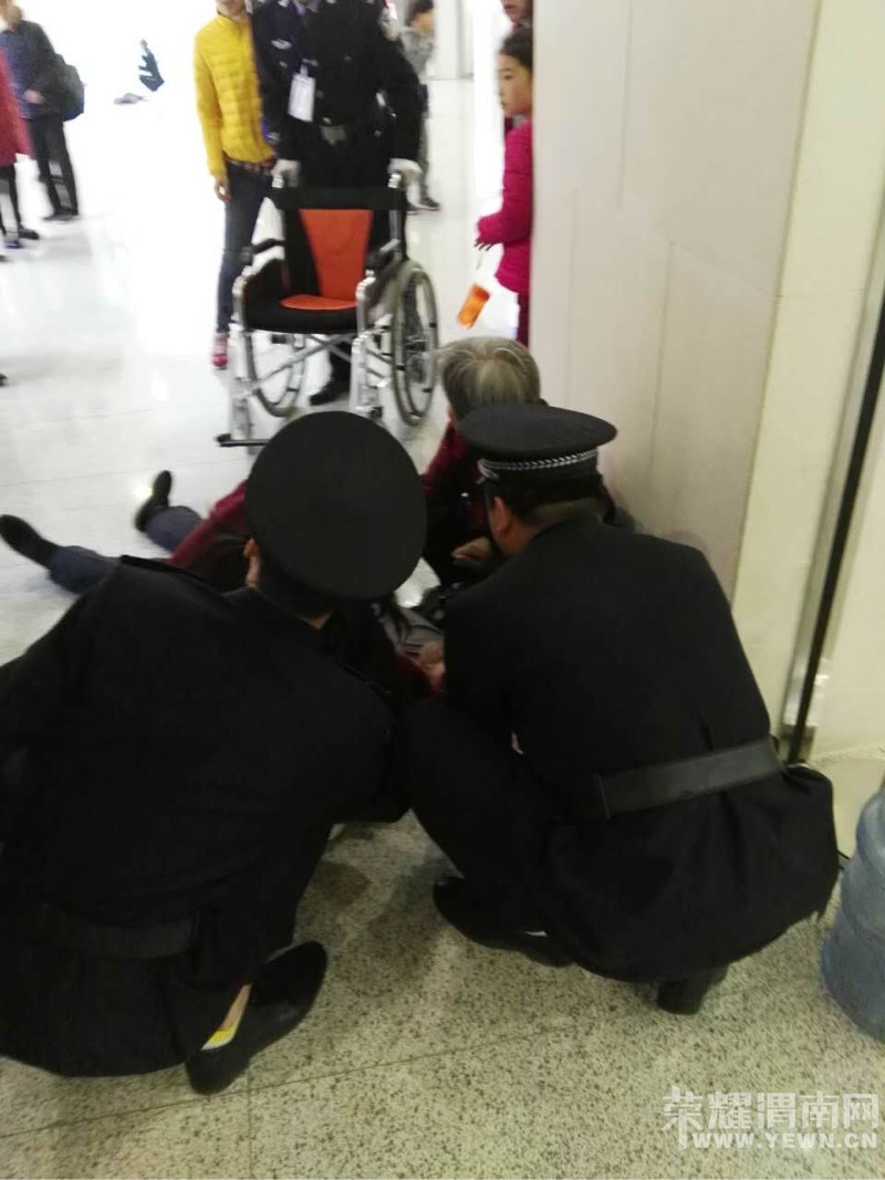 μ�ϲ��������չ���һ�죬һ����ͻ�����ಡ����