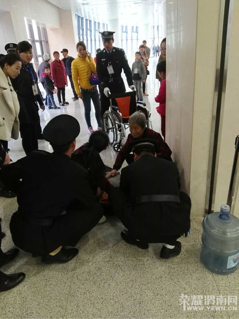 μ�ϲ��������չ���һ�죬һ����ͻ�����ಡ����