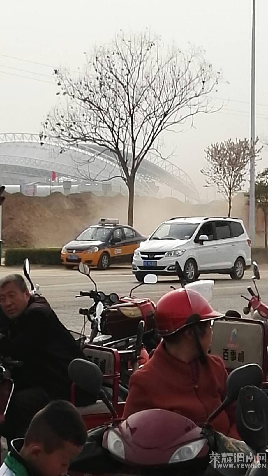 ��μ�ϳ������������ѧУ������ϯ����������������