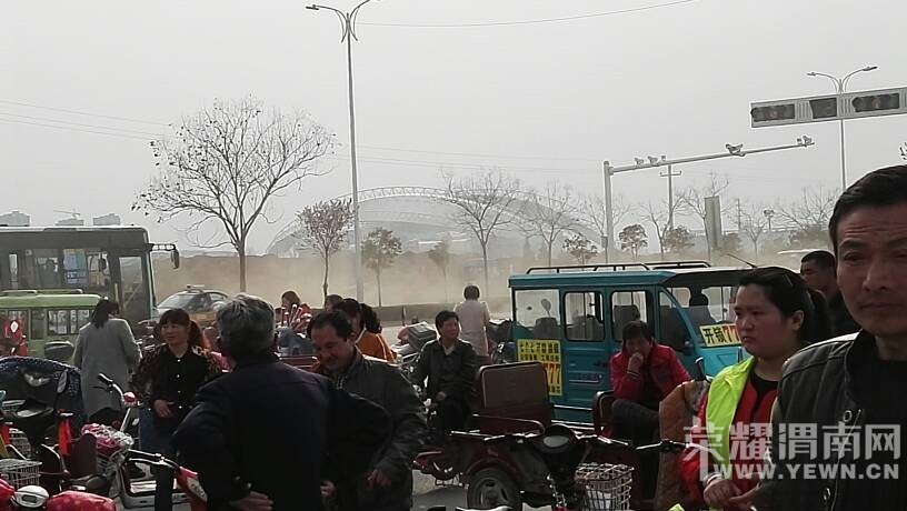 ��μ�ϳ������������ѧУ������ϯ����������������