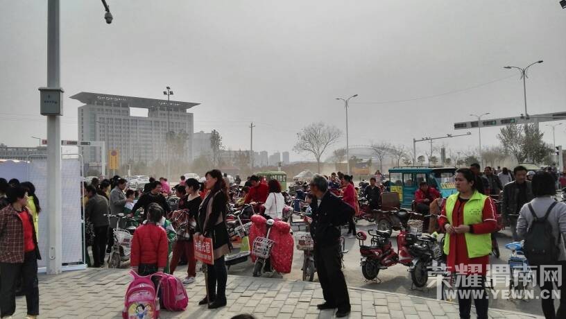 ��μ�ϳ������������ѧУ������ϯ����������������