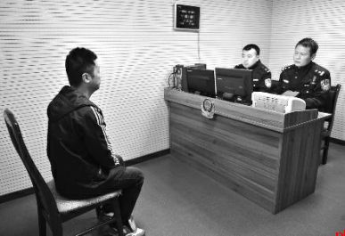 ����ײ��12��Ů�� ���ϳ�ʻ���ֳ�