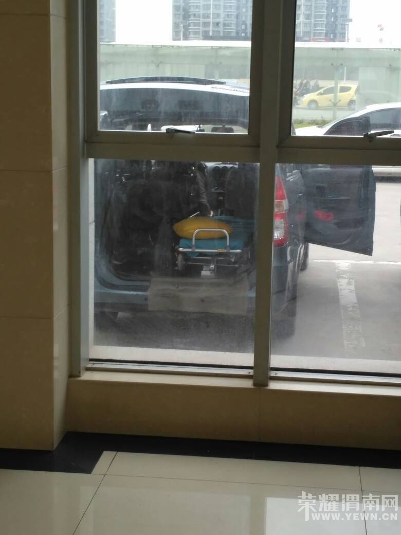 ����ҽԺ��ǰ�����ƺھȻ���������˽���