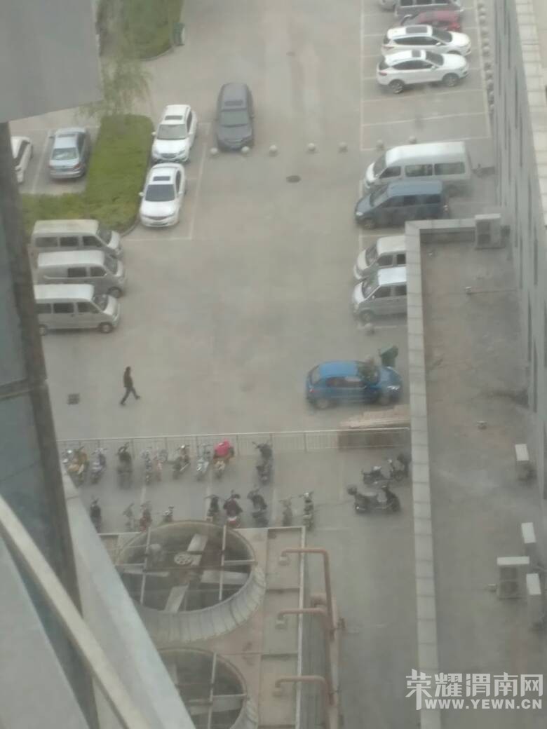 ����ҽԺ��ǰ�����ƺھȻ���������˽���