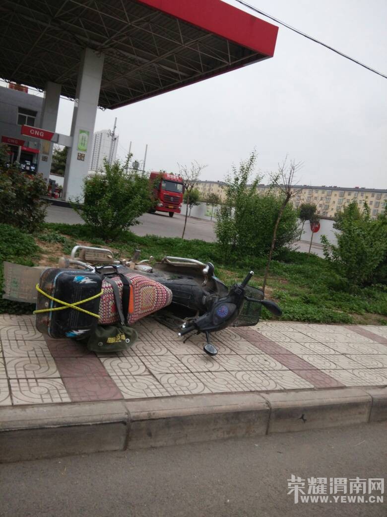 μ��·����վС����Ħ�г���ײ���˱�ײ���̻���...