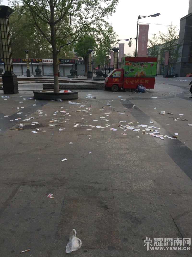 һҹ������Ŵﲽ�н֣�������Щ�˵����ʺ��ڣ�