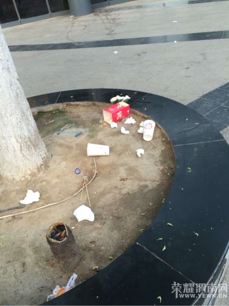 һҹ������Ŵﲽ�н֣�������Щ�˵����ʺ��ڣ�