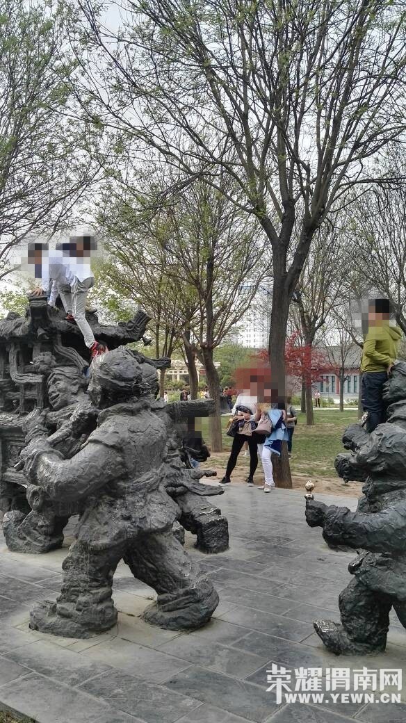 �����ڳ�����԰������һĻ��������̾������������ȥ�ˣ�