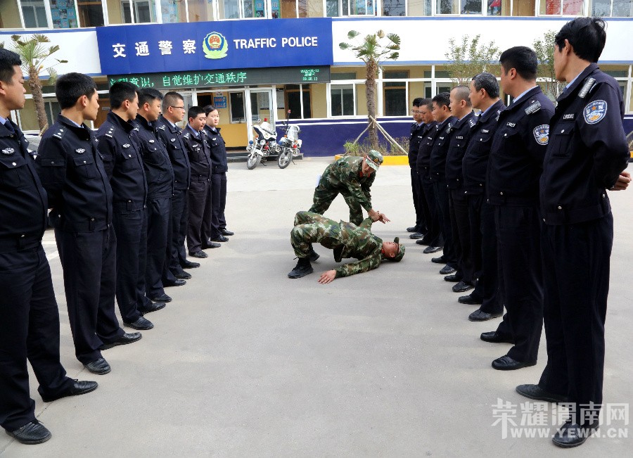 �����侯һͬ�д����ø񶷼���