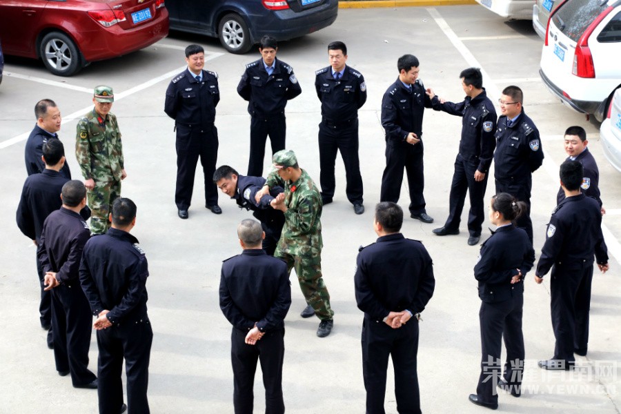 �����侯һͬ�д����ø񶷼���