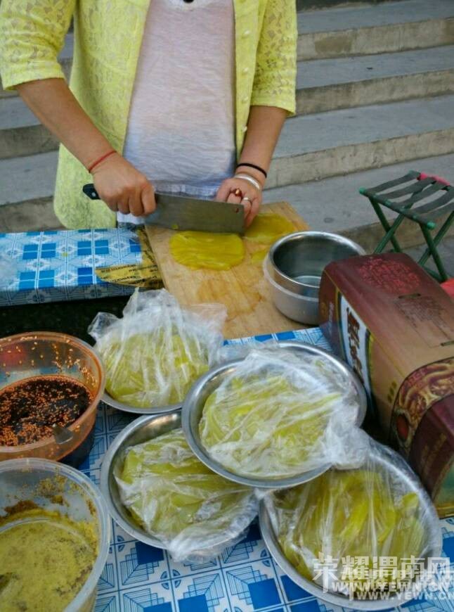 �ֱߵ��̶�����ɫ��Ѥ�����е����˲��ҳԡ���