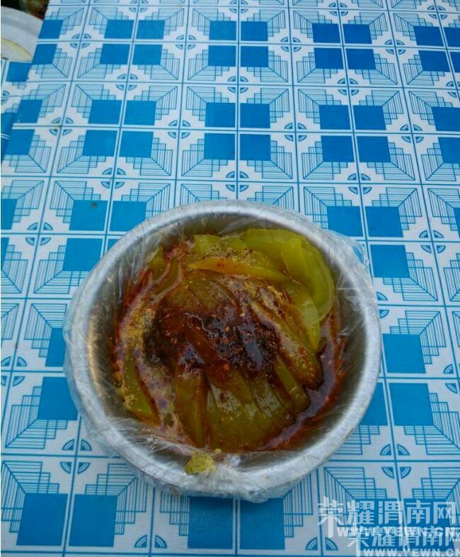 �ֱߵ��̶�����ɫ��Ѥ�����е����˲��ҳԡ���