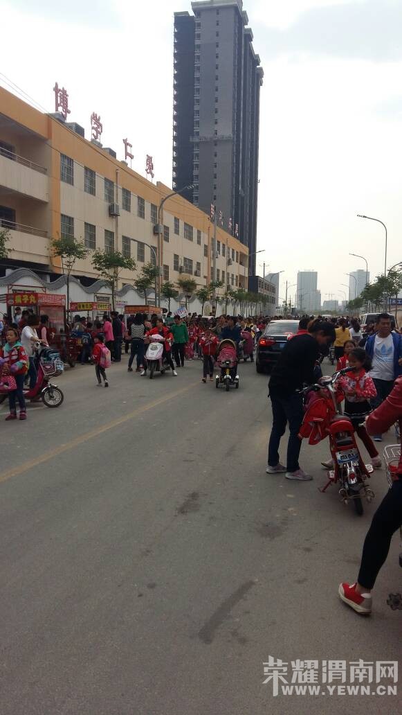 ��Ϊ���Ӽҳ����Ҷ�ӯ��Сѧ��ǰ�Ľ�ͨ״����ʾ���ǣ�