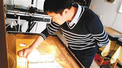 С��ӹ����ְ�ڼ���ɳ��  ���򿴹�һ���ݳ�