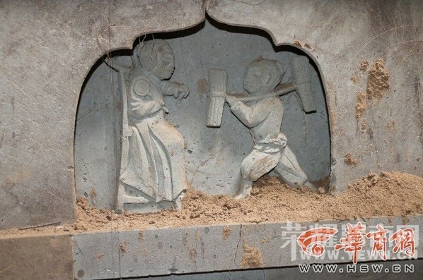 μ�Ϸ�����Ԫƽ��Ĺ �Ҷ���ͭ��ǽ�Ͽ�"��ʮ��Т"