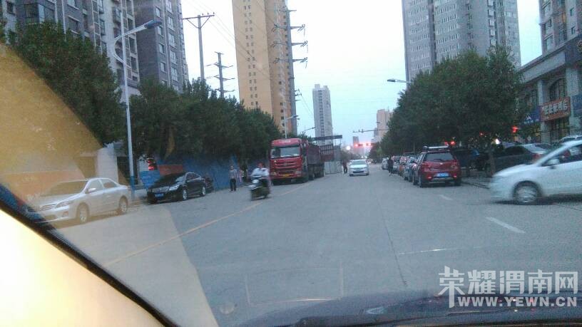 ���������˽���������������һ����ͣ��·�м�ж��!