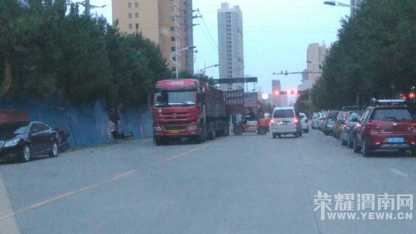 ���������˽���������������һ����ͣ��·�м�ж��!