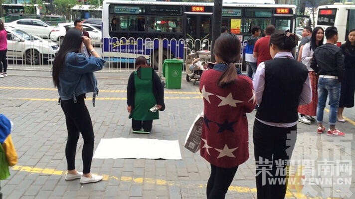 Ů����������ͷ������·�� �Գ����ɷ���