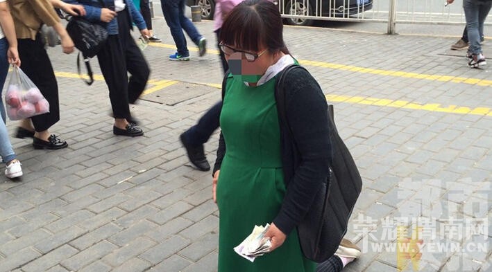 Ů����������ͷ������·�� �Գ����ɷ���