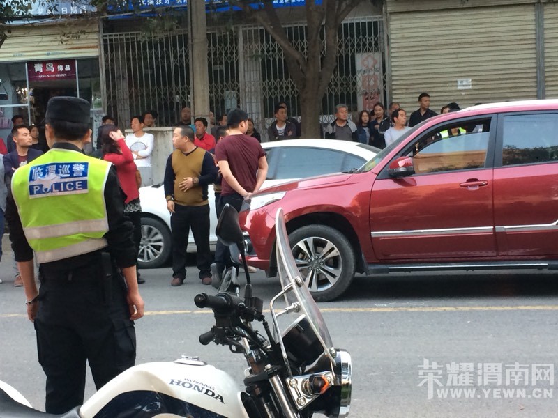 ������ѧ�ſ�һ˾����һ����ײ����Ȼ�³������ˣ���