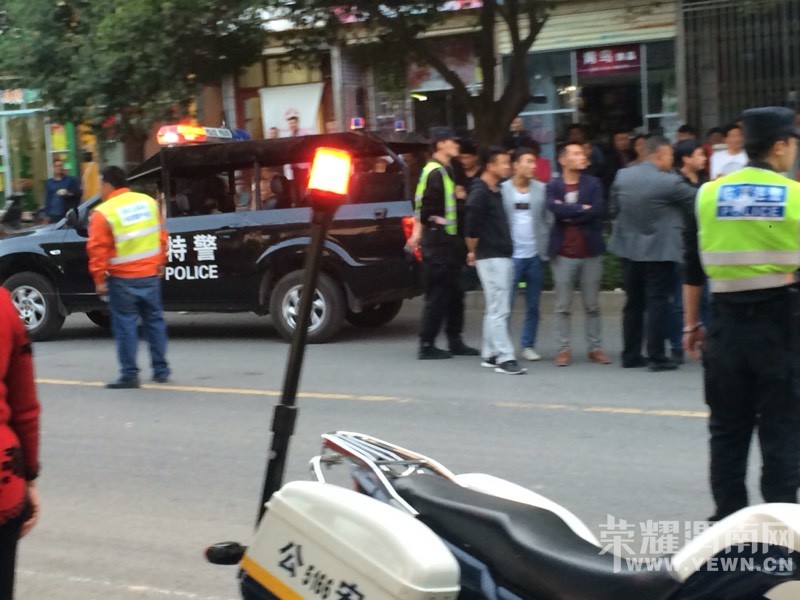 ������ѧ�ſ�һ˾����һ����ײ����Ȼ�³������ˣ���