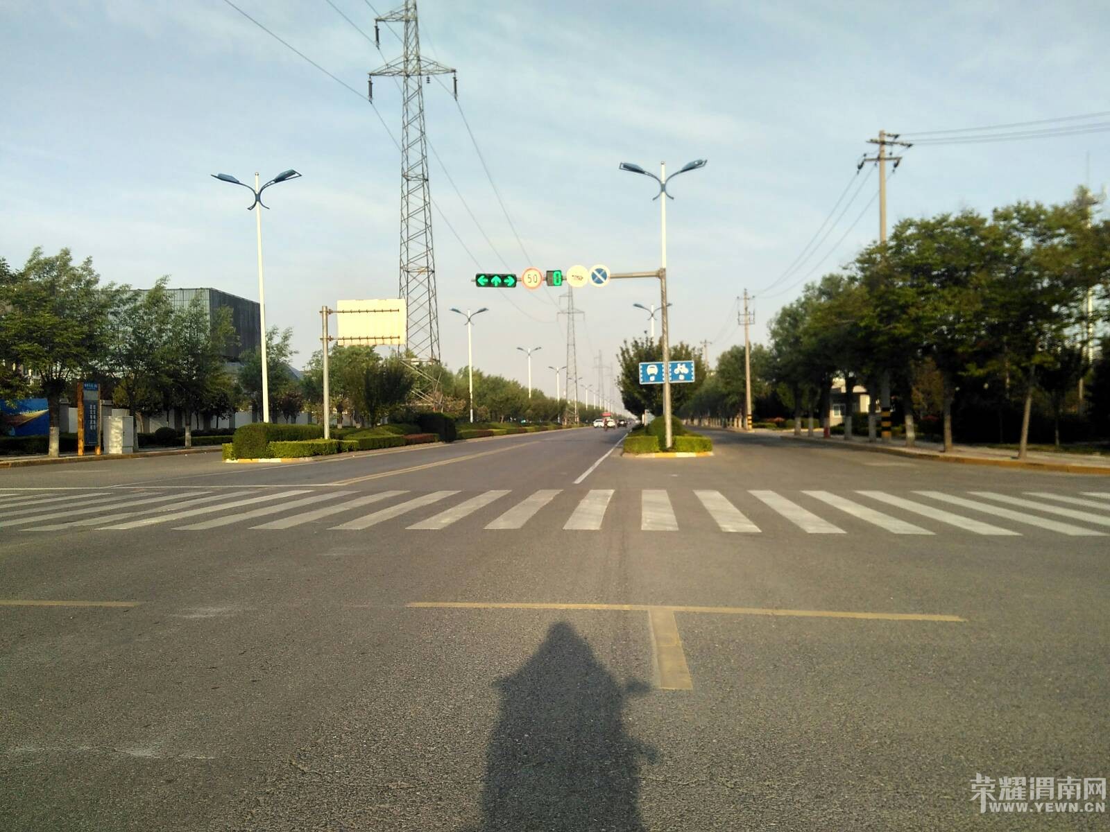 ����·���ҵ·ʮ���̵ƹ����ˣ���Σ�գ��йز��ŸϽ�������