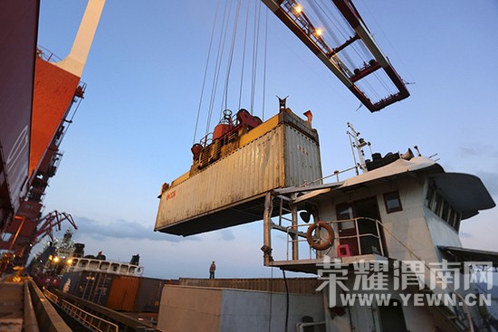 ���ڲ��2000�����˽"����" ������������(ͼ)