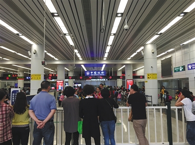 "˫��"��ͯ��"����"����:�ز����ڵ��ڲ������