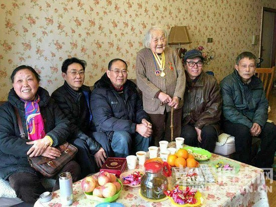 98����Ҿ�УŮѧԱ����  ��������������(ͼ)