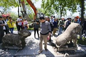 �㽭��Ĺ��"����"ʯ��  Ĺ�����ٹپ���Ʒ(ͼ)