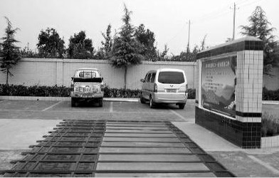 4���Ӱ�ˮ��12�ȹ�������10��Ԫ  4�˷ֱ����