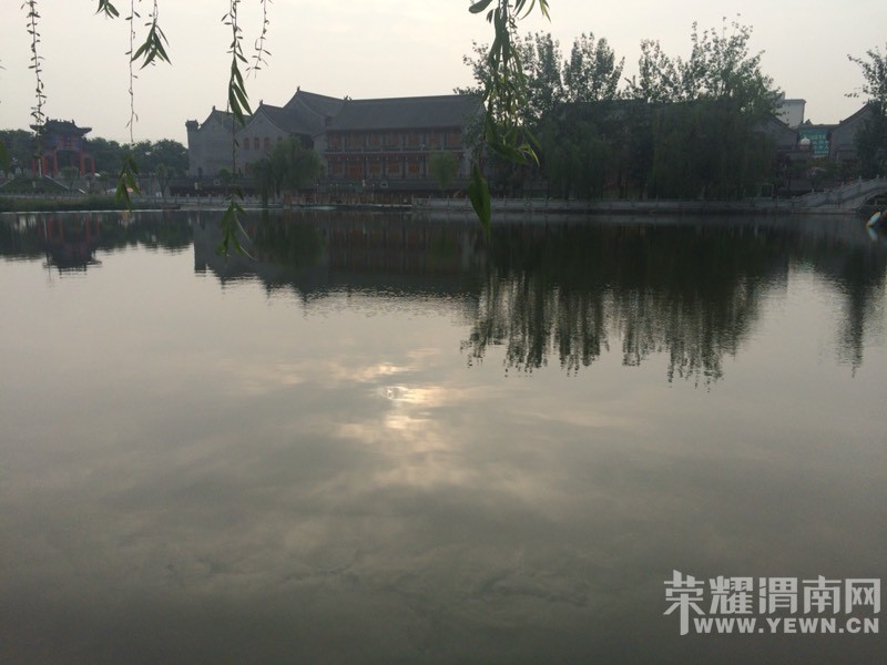 �Y�ӱߵ��糿�������ķ羰�����ʵĿ�������