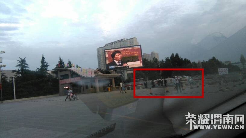 μ��ʦ��ѧԺ�ſڵĲ�ƺ���������Ȼ���