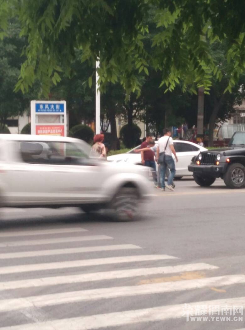 185756ke9i15n15518dkhz.jpg