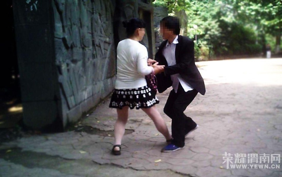 �人���ž����ġ���Ħ��Ů����Ϊ����˲��  �������������ߣ���ͼ��