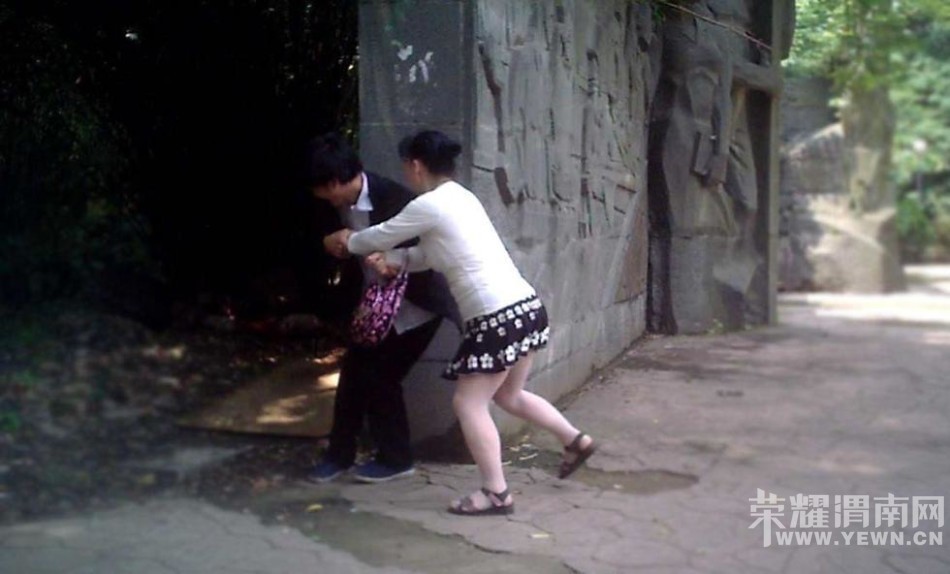 �人���ž����ġ���Ħ��Ů����Ϊ����˲��  �������������ߣ���ͼ��
