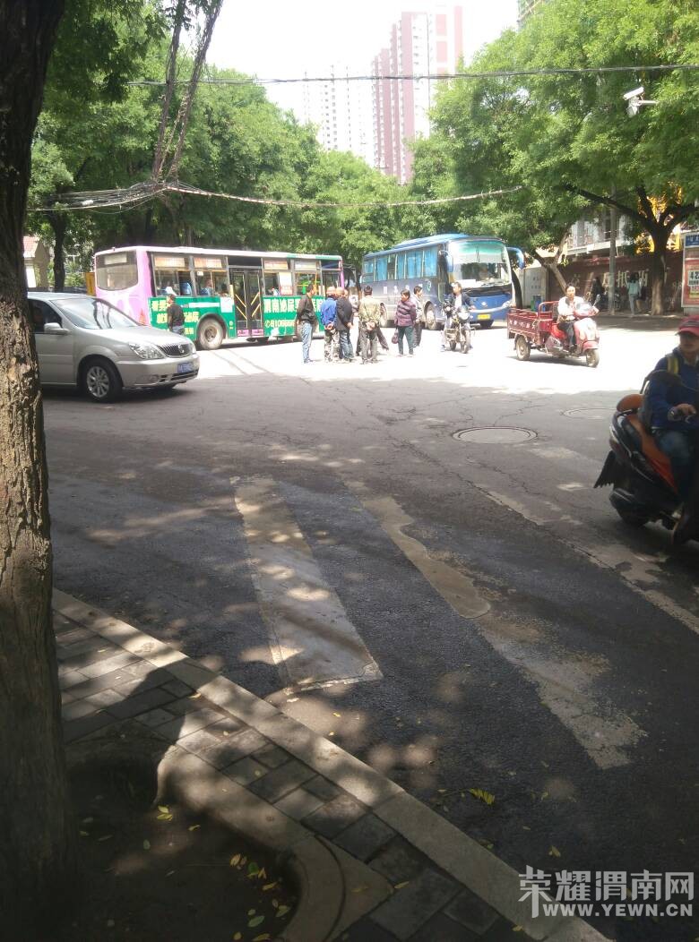 վ��·�ͽ����·�ڷ���С�в䣬ע�ⰲȫ��