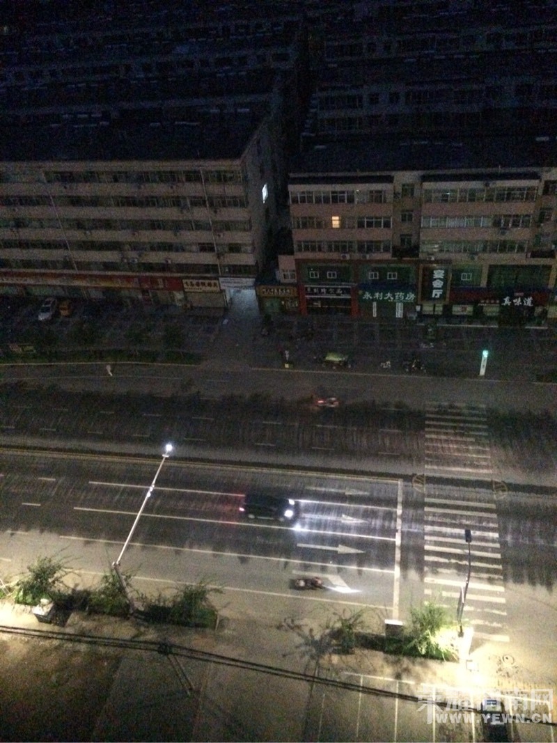 ��һ·��������ҩ���ſ���3λŮʿ5��뿪ʼ���㳡�裬����