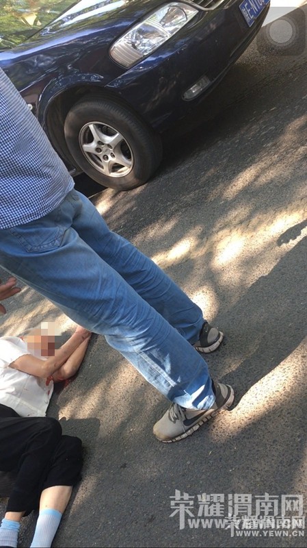 μ������·��������ʮ�֣�һ���˵��ֱ�ײ����������Ѫ