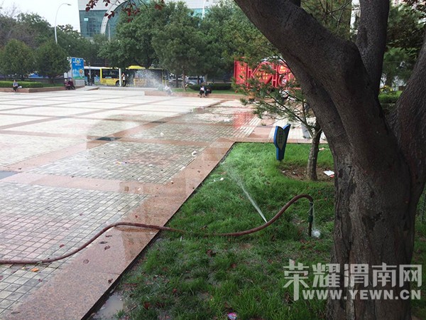 μ�����Ĺ㳡��ˮ���ӿ���ϴ���ˣ���������