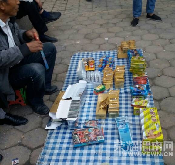 μ���Ͻֱ�С��С̯��������ɫ��������ǹ��������û�˹ܹܣ�